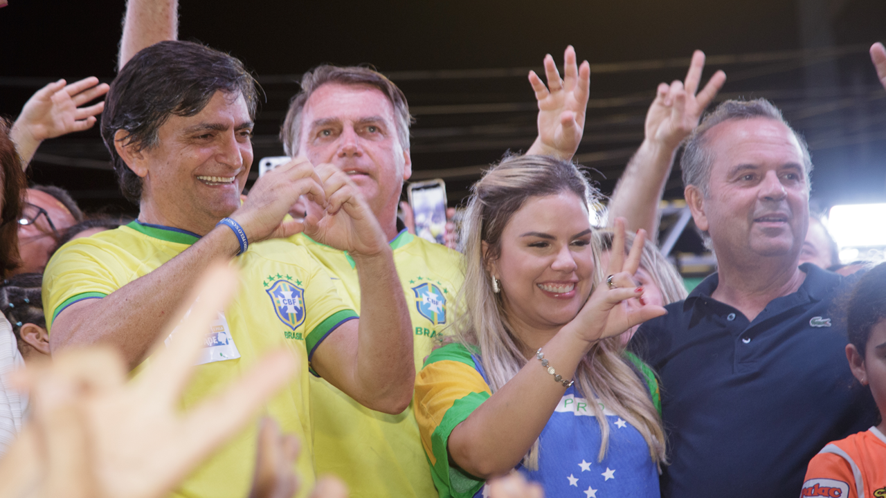 Genivan reuniu Bolsonaro, Rog&eacute;rio Marinho, General Gir&atilde;o, Sargento Gon&ccedil;alves e Coronel Azevedo no palanque