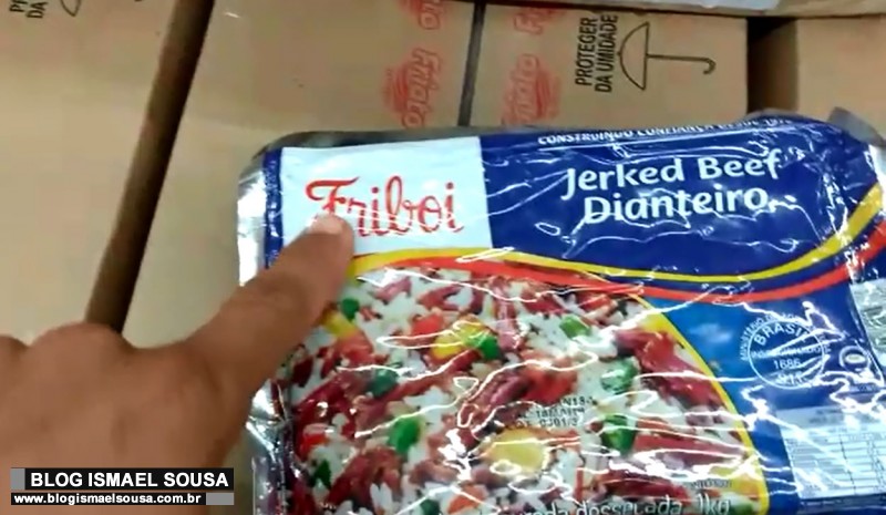 Cliente encontra larvas em carne da Friboi vendida em supermercado de MossorÃ³-RN