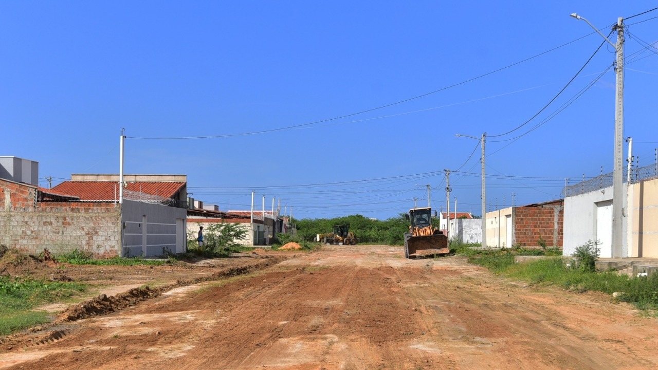 Prefeitura intensifica serviços para melhorar acesso às ruas do Parque Universitário