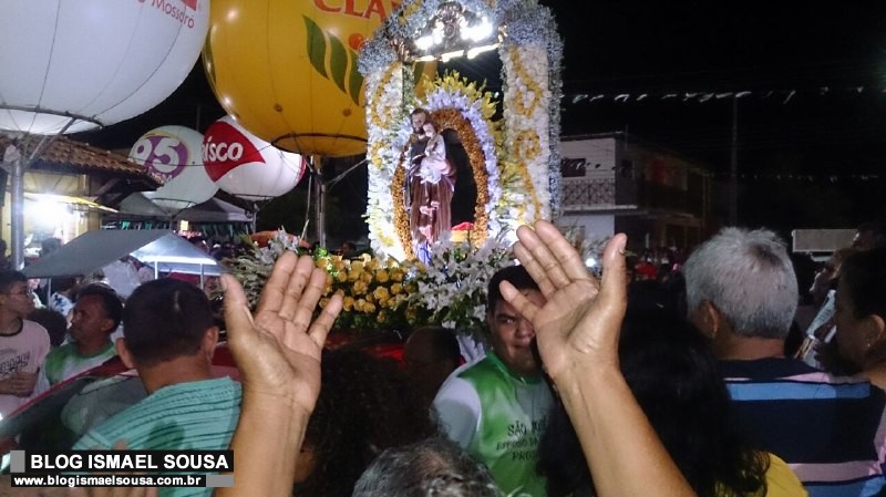 Em domingo de chuva, centenas de fiÃ©is participam da procissÃ£o de SÃ£o JosÃ© em MossorÃ³