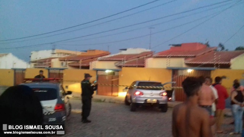 Homem Ã© assassinado a tiros dentro de carro no AboliÃ§Ã£o III