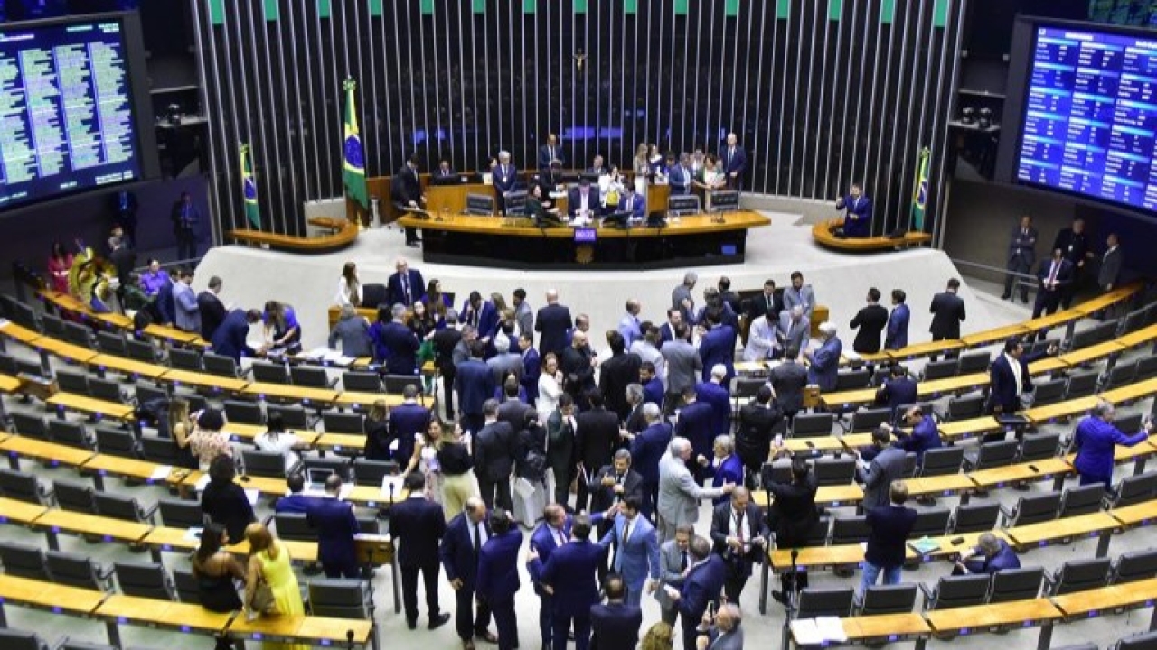 Congresso derruba veto à desoneração da folha de pagamento para 17 setores