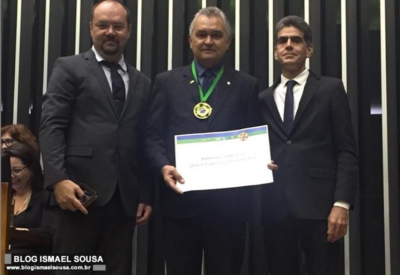 Com presenÃ§a de Moro, General GirÃ£o recebe medalha em reconhecimento pelo combate Ã  corrupÃ§Ã£o