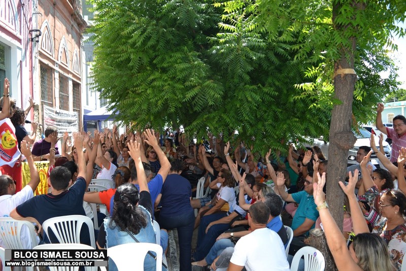ApÃ³s 39 dias, greve dos professores Ã© encerrada em MossorÃ³