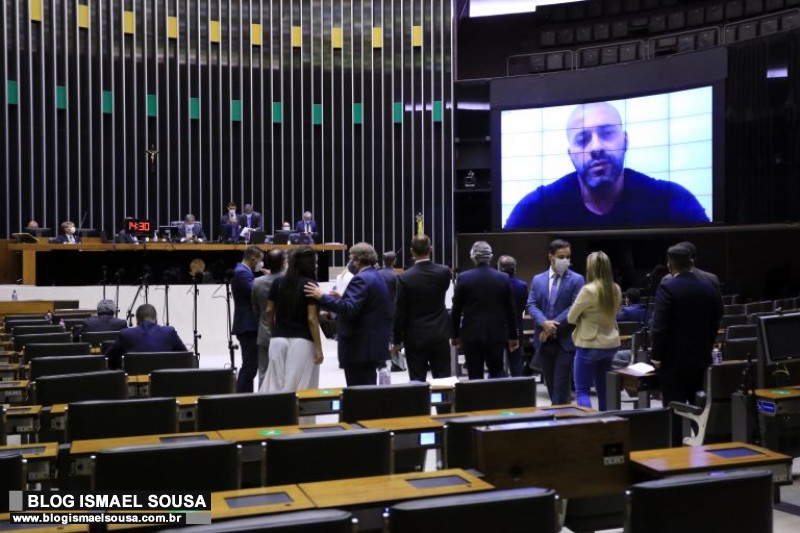 CÃ¢mara decide manter prisÃ£o do deputado Daniel Silveira