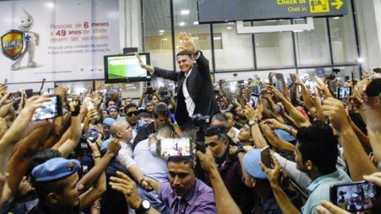 Bolsonaro anuncia retorno ao Brasil na quinta e será recebido por multidão no aeroporto do DF