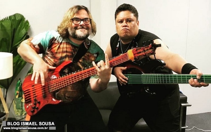 JÃºnior Groovador leiloa baixo do Rock in Rio para ajudar Hospital Varela Santiago