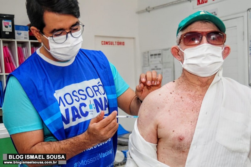 Reforço da vacina contra Covid-19 para idosos é iniciada em Mossoró