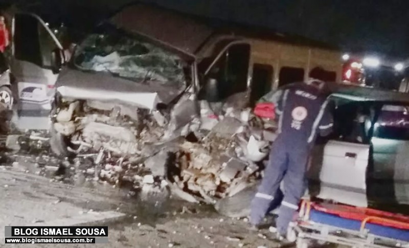 Van que transportava mÃºsicos para show em Assu se envolve em acidente na BR-304