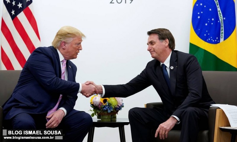 Diferente do arrogante Macron, Trump liga para Bolsonaro e oferece ajuda ao Brasil