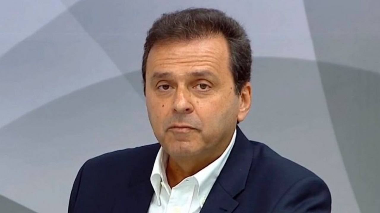Carlos Eduardo em silêncio sobre caos em Natal
