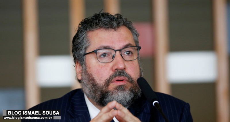 Chanceler Ernesto Araújo pede demissão