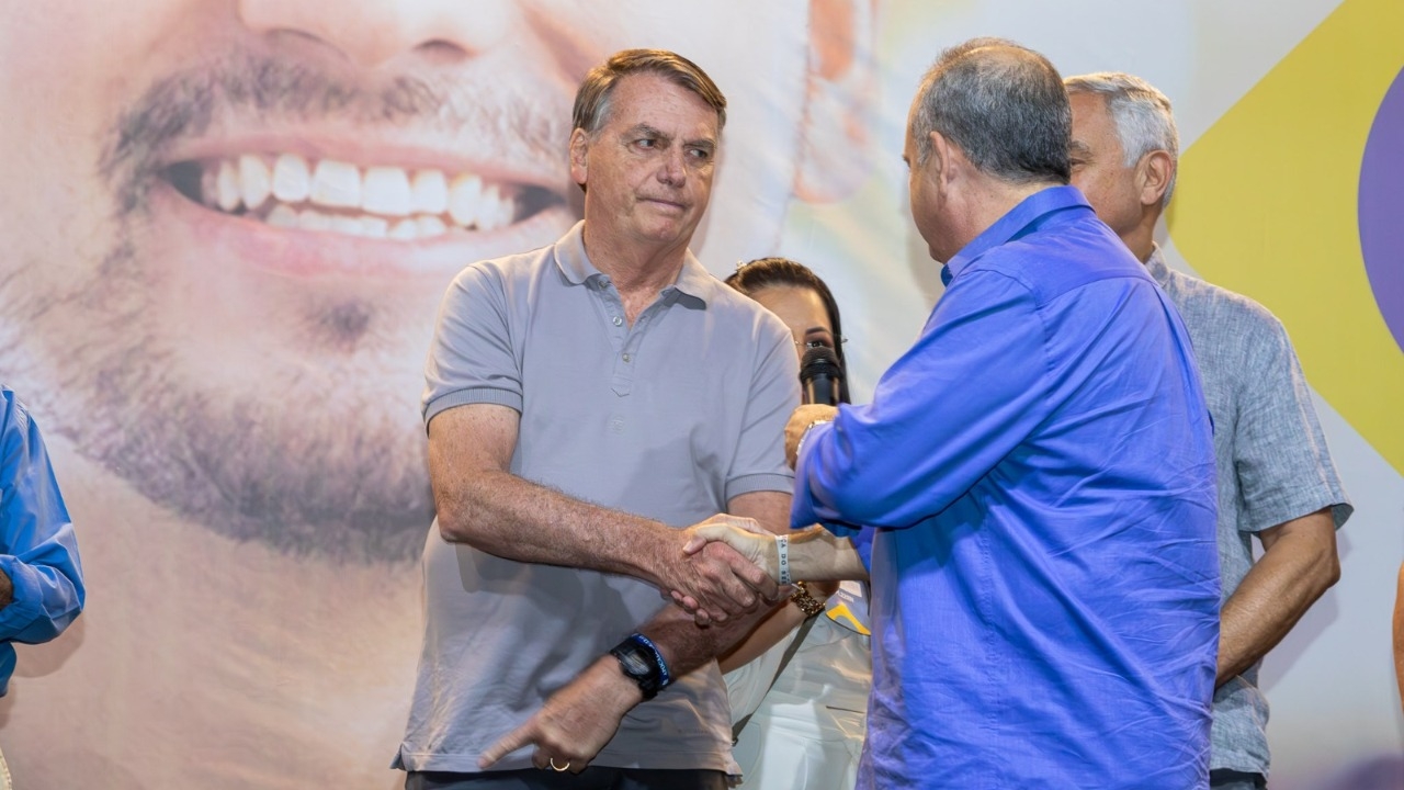Bolsonaro fala sobre distanciamento de Álvaro e afirma que definição sobre candidato do PL será de Rogério