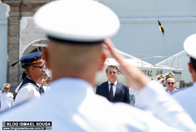 Mesmo perseguido pela imprensa, aprovaÃ§Ã£o de Bolsonaro sobe e ele lidera disputa para 2022 