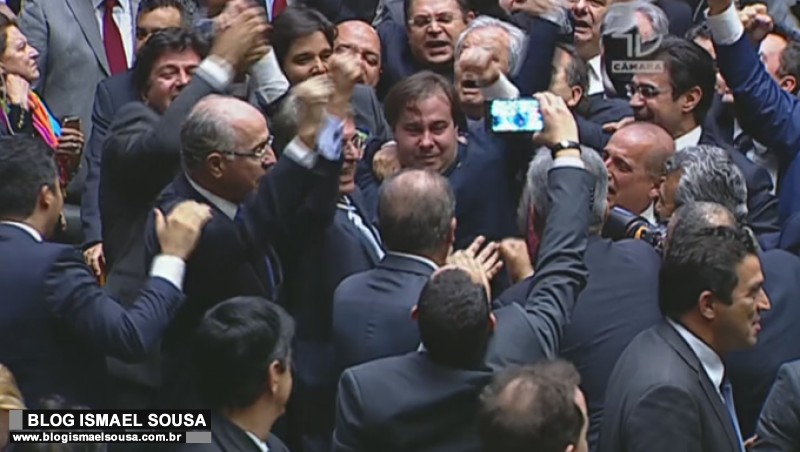 Com apoio da esquerda, Rodrigo Maia, do DEM-RJ, Ã© eleito presidente da CÃ¢mara dos Deputados