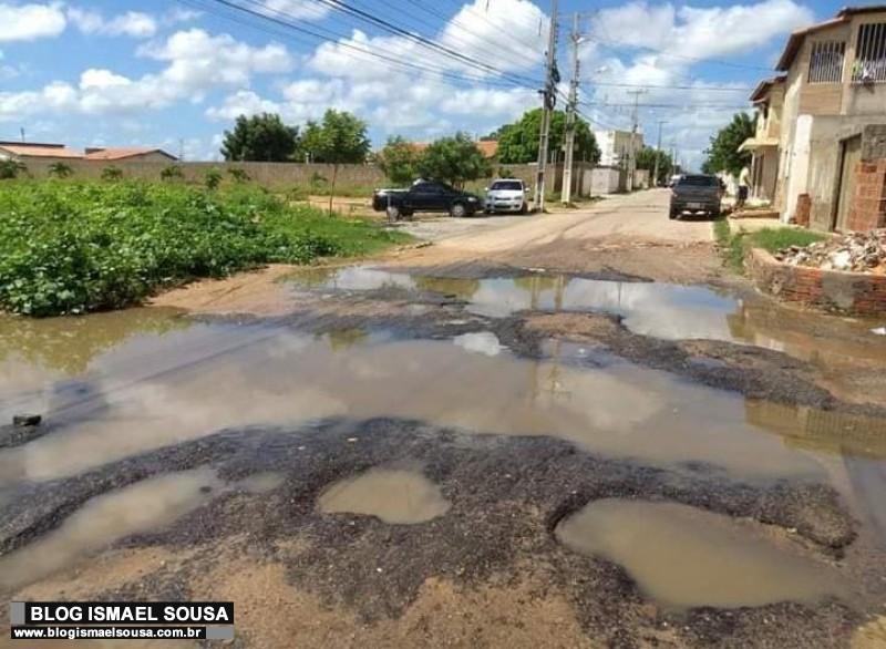 Avenida da IntegraÃ§Ã£o estÃ¡ quase intransitÃ¡vel de tanto buraco