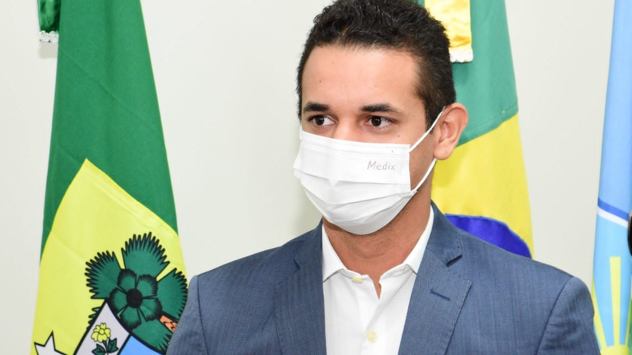 Allyson assegura complementação salarial para servidores que recebem menos de um salário