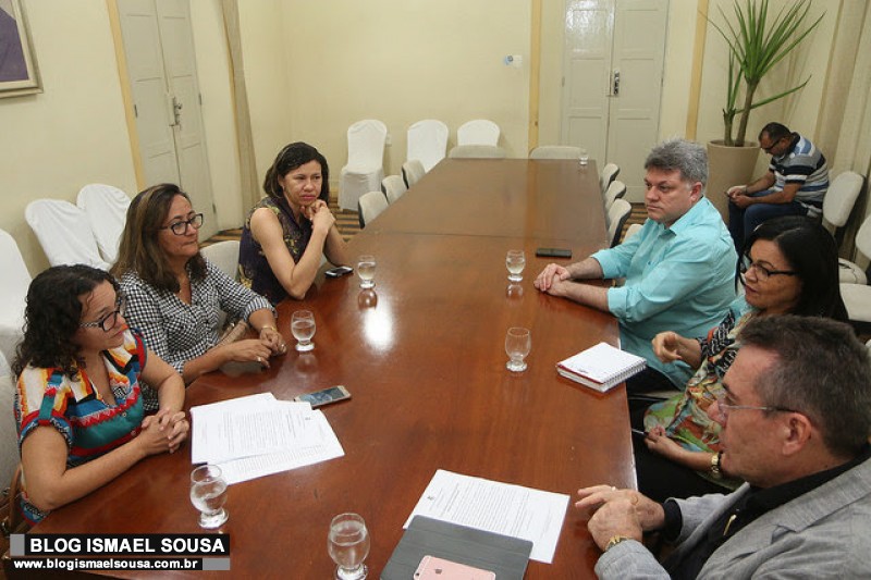 Servidores do municÃ­pio aceitam proposta e encerram greve 