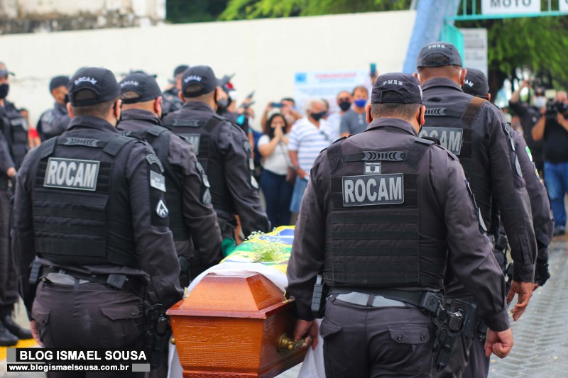 Associações dizem que Fátima tenta tirar foco de assassinatos de PMs com criminalização do "bico"