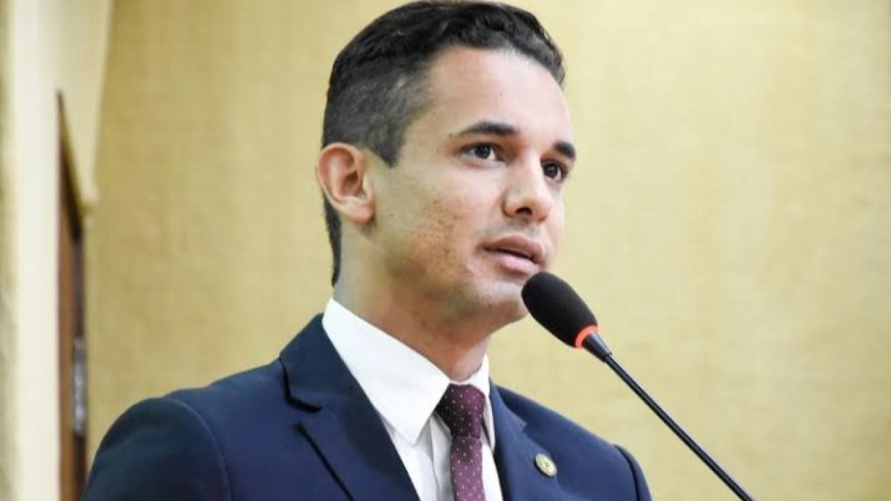 Allyson responde motim de vereadores governistas com frase bíblica