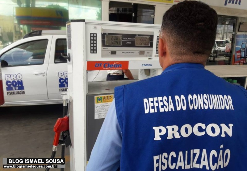 Procon Estadual comeÃ§a a fiscalizar postos de MossorÃ³