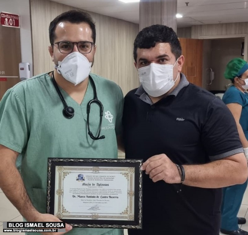 Médico mossoroense recebe Moção de Aplauso da Câmara Municipal por serviços dedicados no combate à Covid 