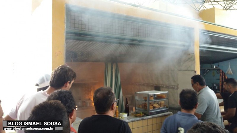 IncÃªndio destrÃ³i lanchonete e causa prejuÃ­zo no mercado do Vuco-vuco