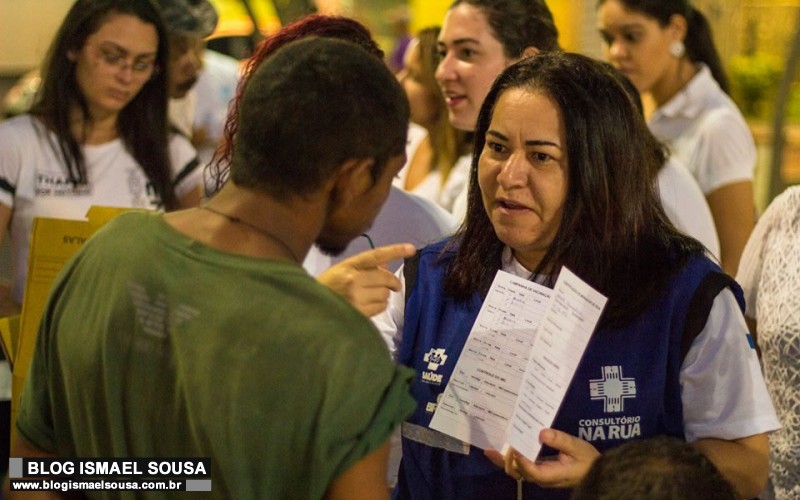 Moradores de rua recebem atendimento mÃ©dico em MossorÃ³