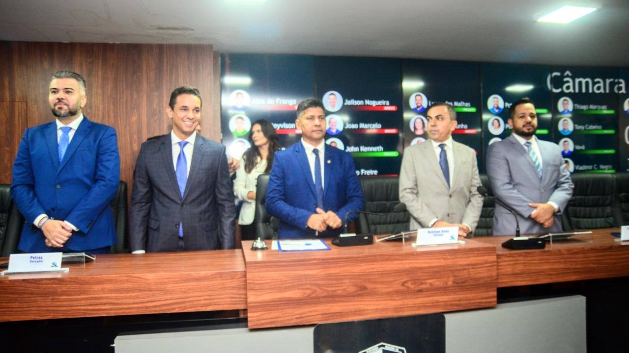 Sessão inaugural de 2026 tem leitura da mensagem do prefeito e cobrança da oposição por CEI