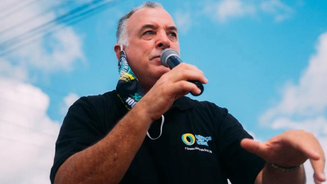 "Ex-nora de Lula e amigos do Mensalão transformam MEC em banco de família", detona Coronel Hélio