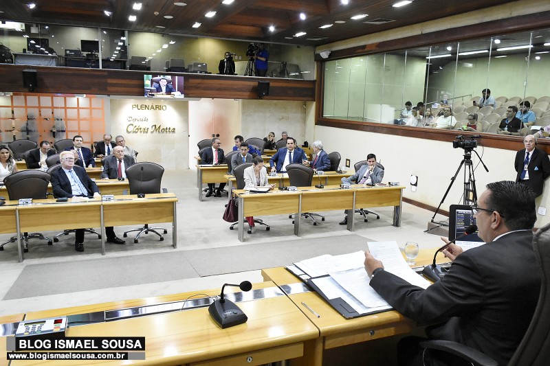 Em meio Ã  crise, deputados do RN aprovam R$ 4,1 milhÃµes em benefÃ­cios prÃ³prios
