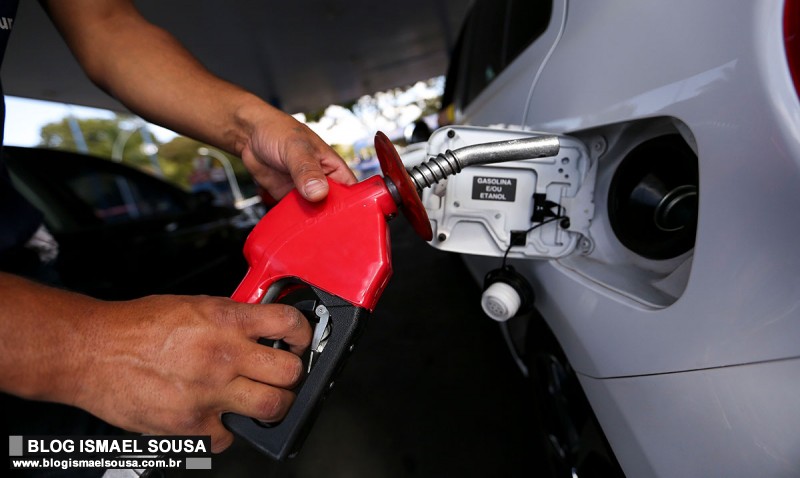 Petrobras reajusta preÃ§o da gasolina em 4% nas refinarias