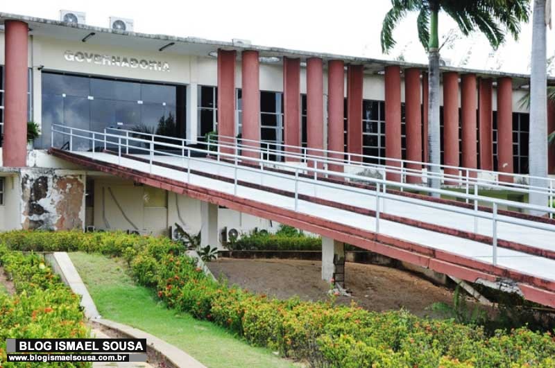 Sindicato reclama que Governo do RN excluiu funcionÃ¡rios da educaÃ§Ã£o do pagamento do 13Âº