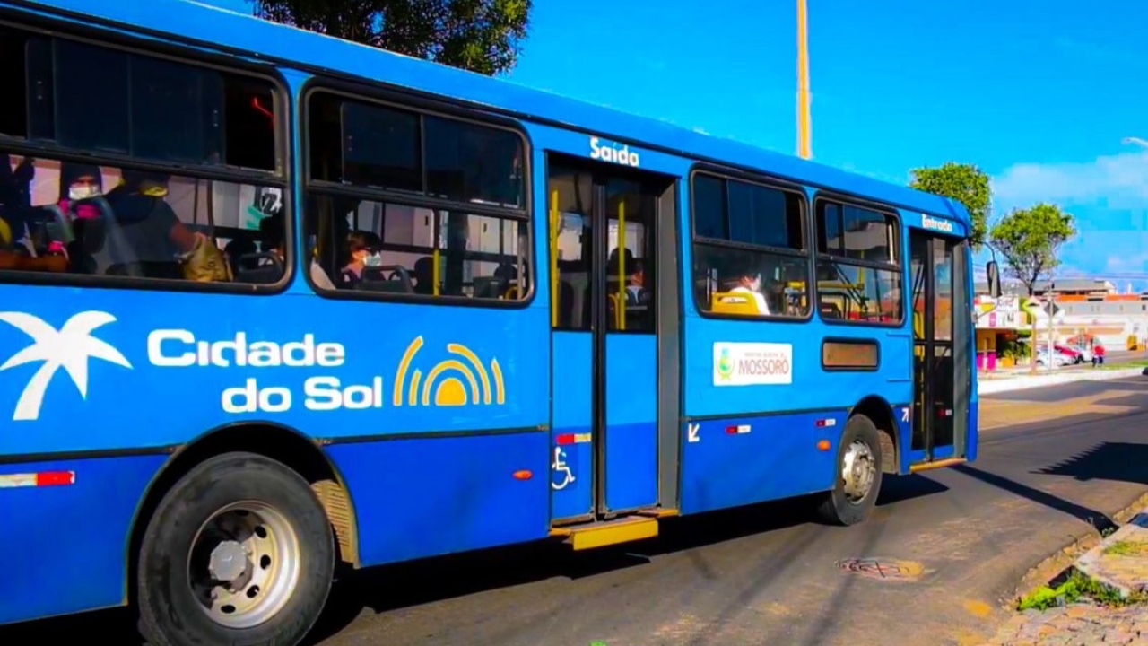 Motoristas da Cidade do Sol devem fazer parada de advertência e cobram salários atrasados em Mossoró