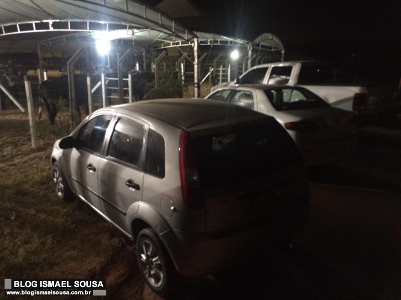 Flanelinhas cobram atÃ© R$ 10 para estacionar na Festa do Bode
