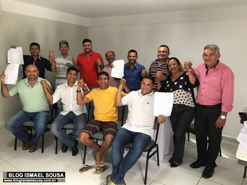 Grupo de 12 vereadores formaliza apoio Ã  candidatura de Alex do Frango para presidir a CMM
