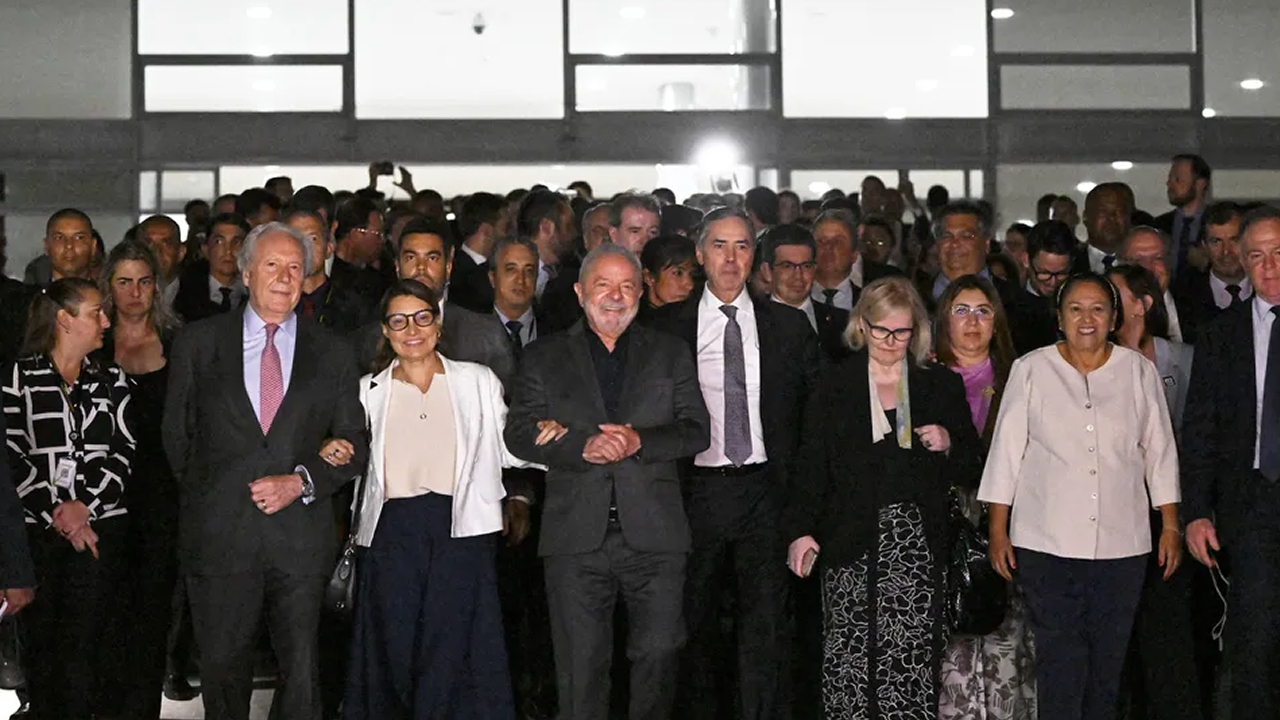 Lula fortalecido, oposição enfraquecida