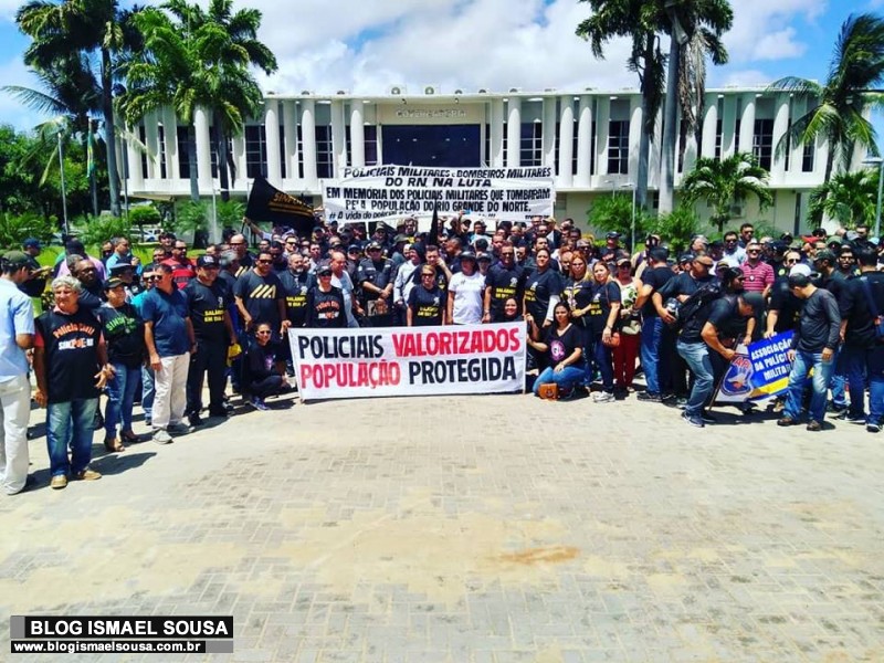 Agentes de seguranÃ§a pÃºblica realizam protesto em Natal