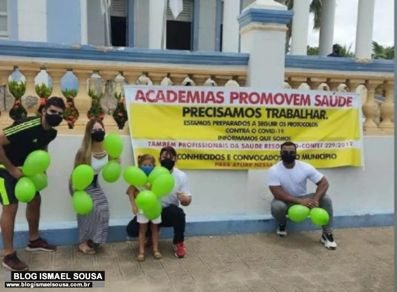 Donos de academia protestam em Mossoró