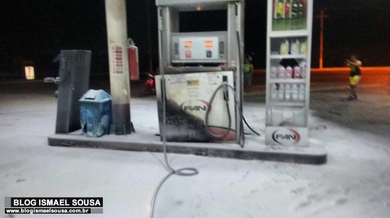 Criminosos assaltam e em seguida tentam incendiar posto de combustÃ­veis em MossorÃ³