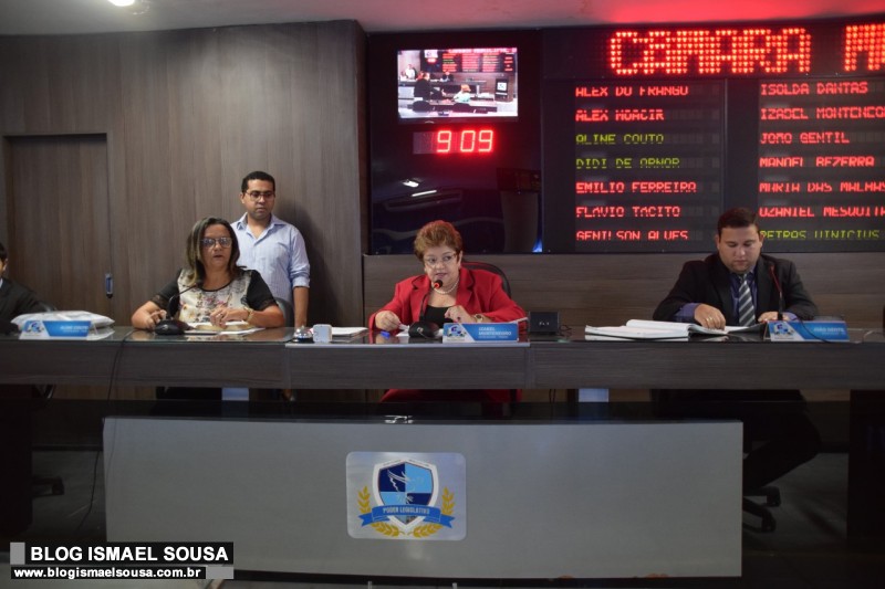 Em 2016, vereadores de MossorÃ³ reajustaram os prÃ³prios salÃ¡rios e criaram novos cargos