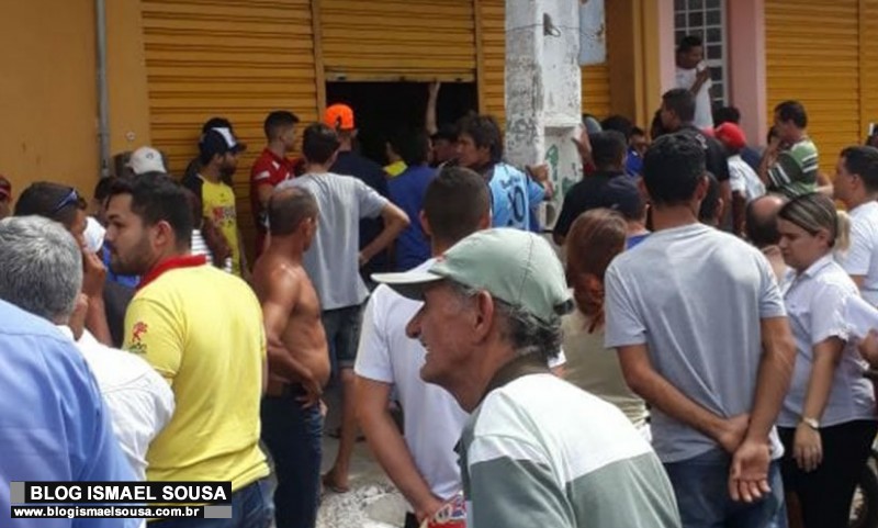 Ataque a tiros deixa trÃªs baleados e assusta comerciantes do Centro de MossorÃ³