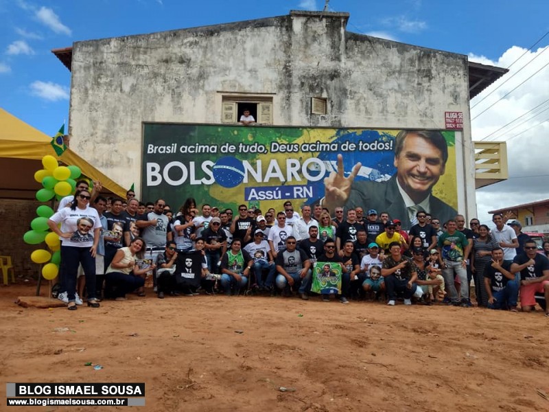 InauguraÃ§Ã£o do outdoor de Jair Bolsonaro Ã© marcada por carreata pelas ruas de AssÃº-RN