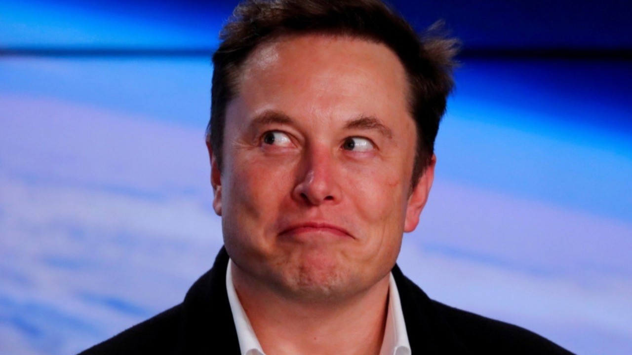 Elon Musk compra do Twitter por mais de R$ 204 bilhões e ações disparam