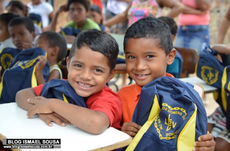 LBV apoia famÃ­lias para que crianÃ§as, adolescentes e jovens sejam motivados a frequentar a escola