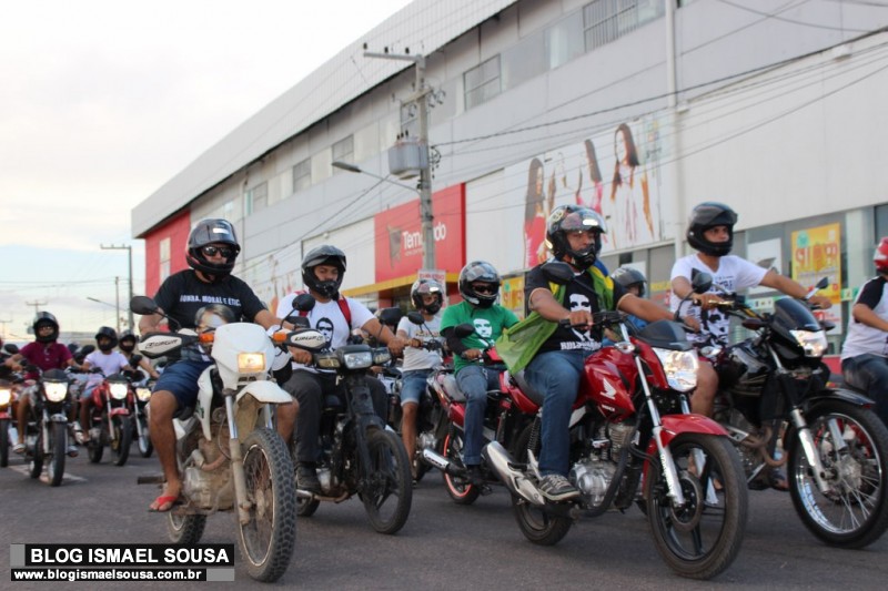 Carreata prÃ³-Bolsonaro mobiliza dezenas de veÃ­culos em MossorÃ³