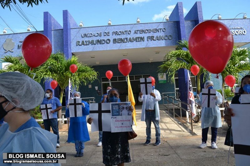 Servidores da SaÃºde realizam protesto em MossorÃ³