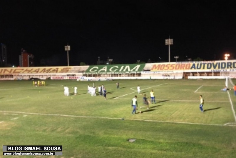 ApÃ³s problemas nos refletores do NogueirÃ£o, jogo entre Potiguar e AmÃ©rica Ã© adiado para hoje