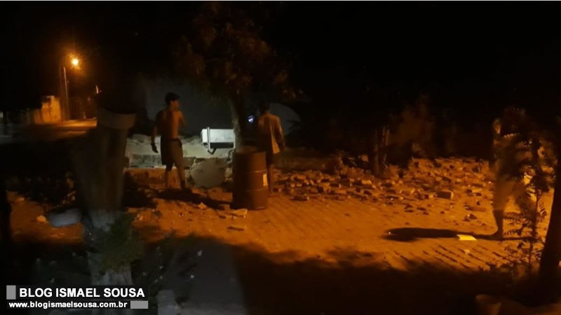 Quadrilha explode banco e Correios e causa terror em Ouro Branco nesta madrugada