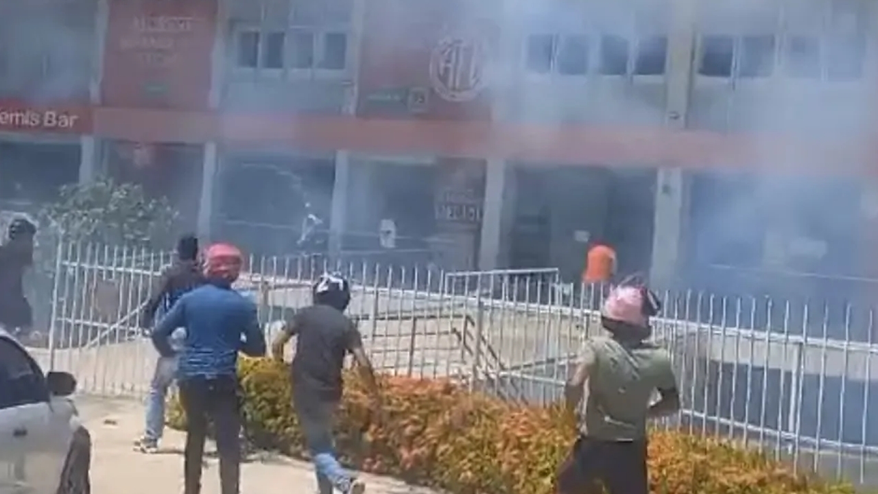 Sede do América é depredada por torcida organizada em Natal